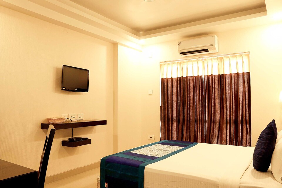 OYO 5057 The Circle, VIP Road Kolkata, Kolkata