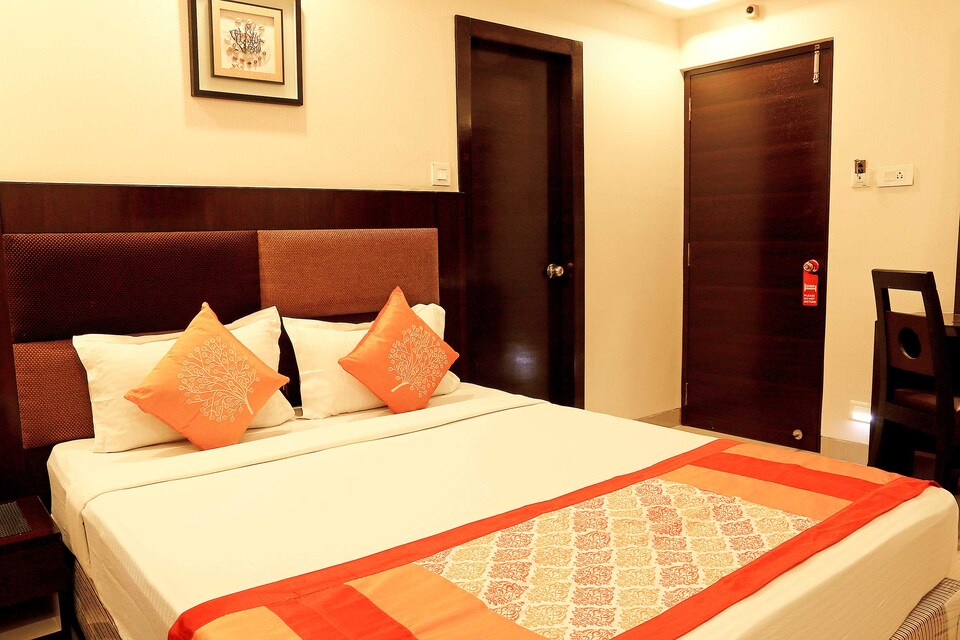 OYO 5057 The Circle, VIP Road Kolkata, Kolkata