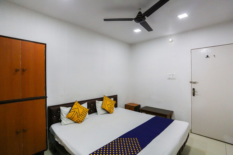SPOT ON 62583 Radha Madhav Guest House, Golghar, Gorakhpur