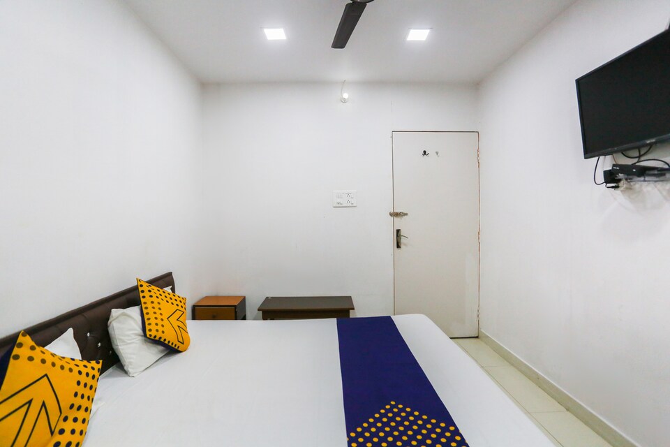 SPOT ON 62583 Radha Madhav Guest House, Golghar, Gorakhpur