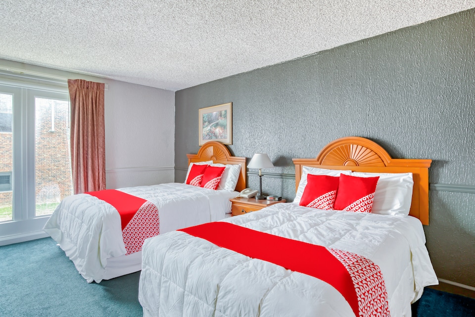 OYO Townhouse Tulsa Woodland Hills, C74012, Tulsa