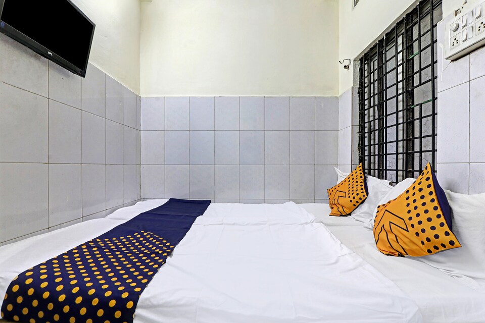 SPOT ON 62631 Sk Deluxe Lodge, Gulbarga, Gulbarga