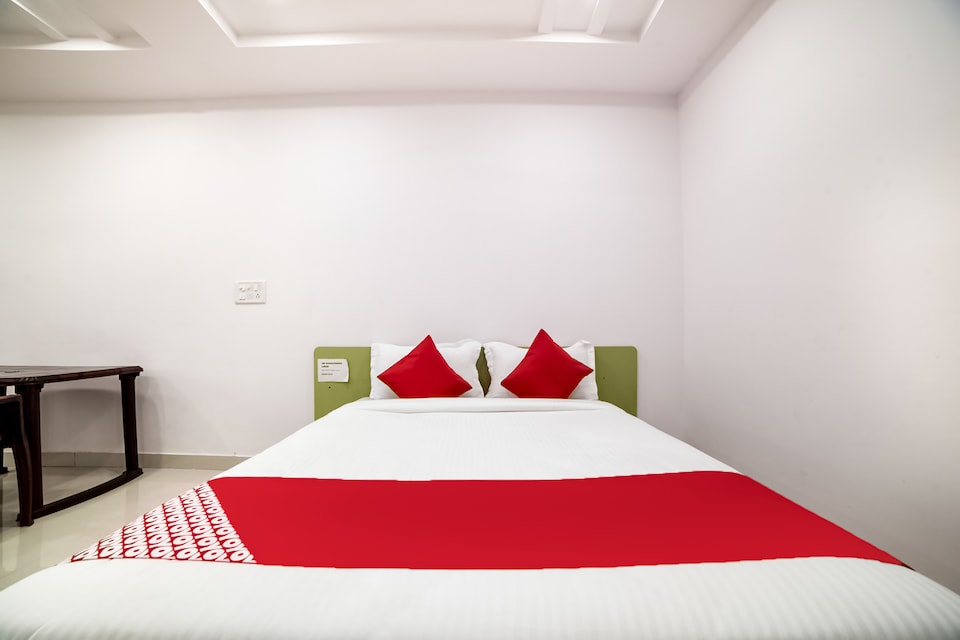 SPOT ON Raghavandra Lodge, Shadnagar Kothur, Shadnagar