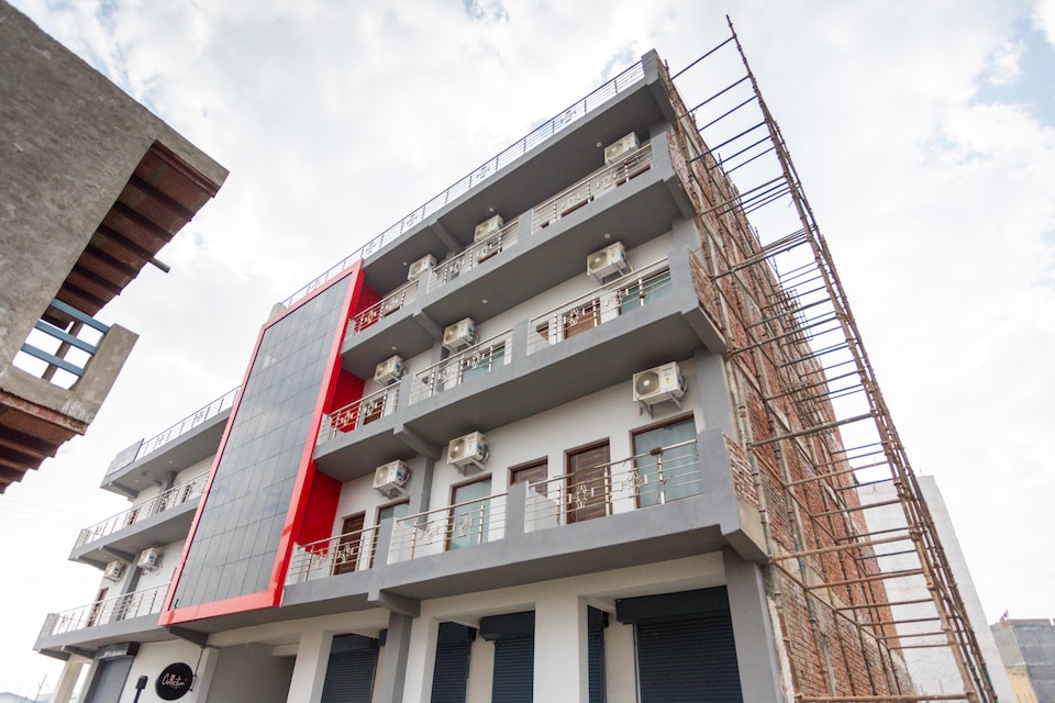 Collection O 50161  Bhatti House Col. O, Greater Noida, Noida