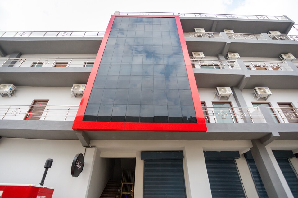 Collection O 50161  Bhatti House Col. O, Greater Noida, Noida