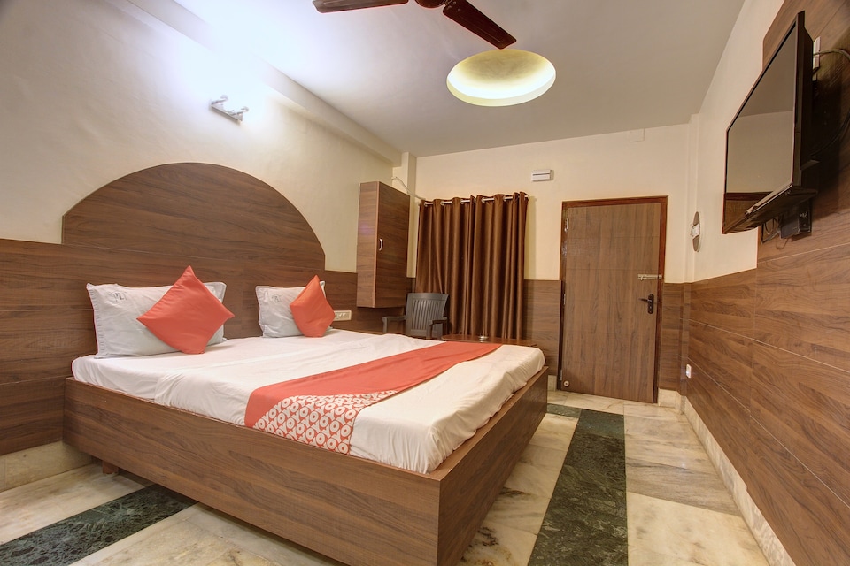 OYO 62665 Poorna Lodge, Thiruvarur, Thiruvarur