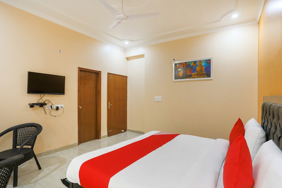 OYO Elite Homez, Greater Noida, Noida