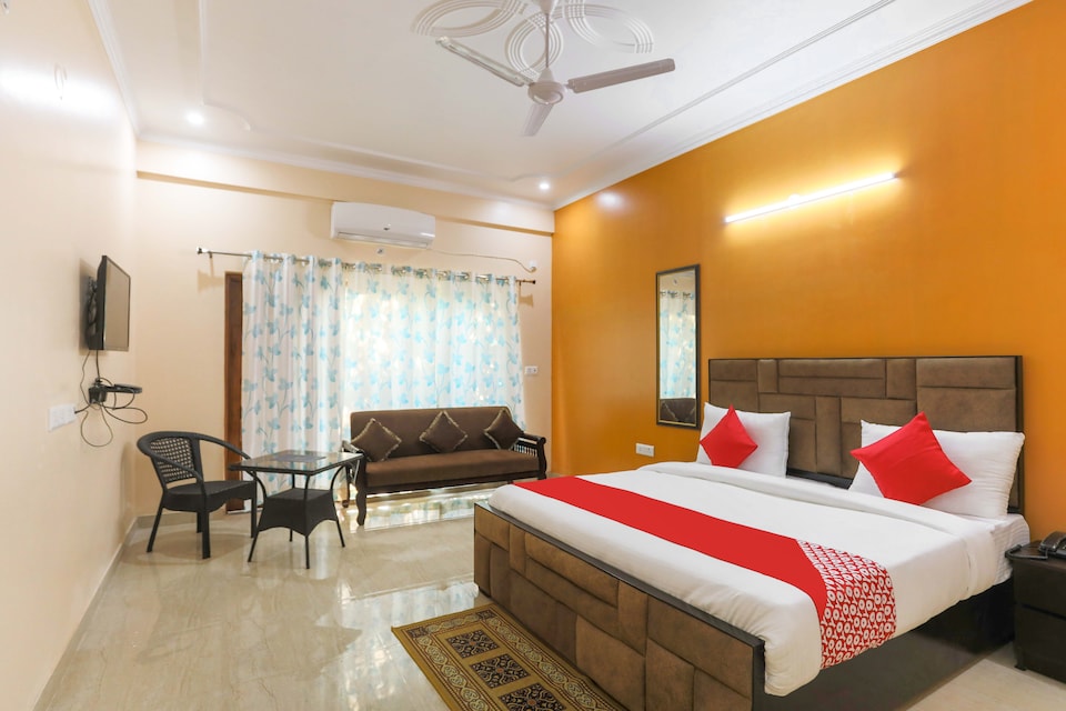 OYO Elite Homez, Greater Noida, Noida