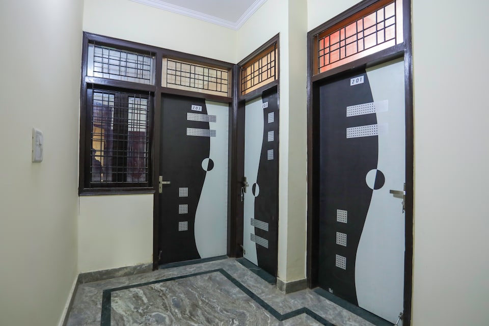 Hotel O Royal Galaxy Inn, Noida City Metro, Noida