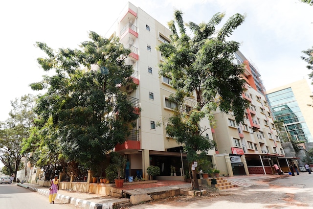 Capital O Makers Hotel Near Phoenix Marketcity