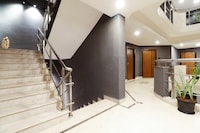 Capital O Makers Hotel Near Phoenix Marketcity