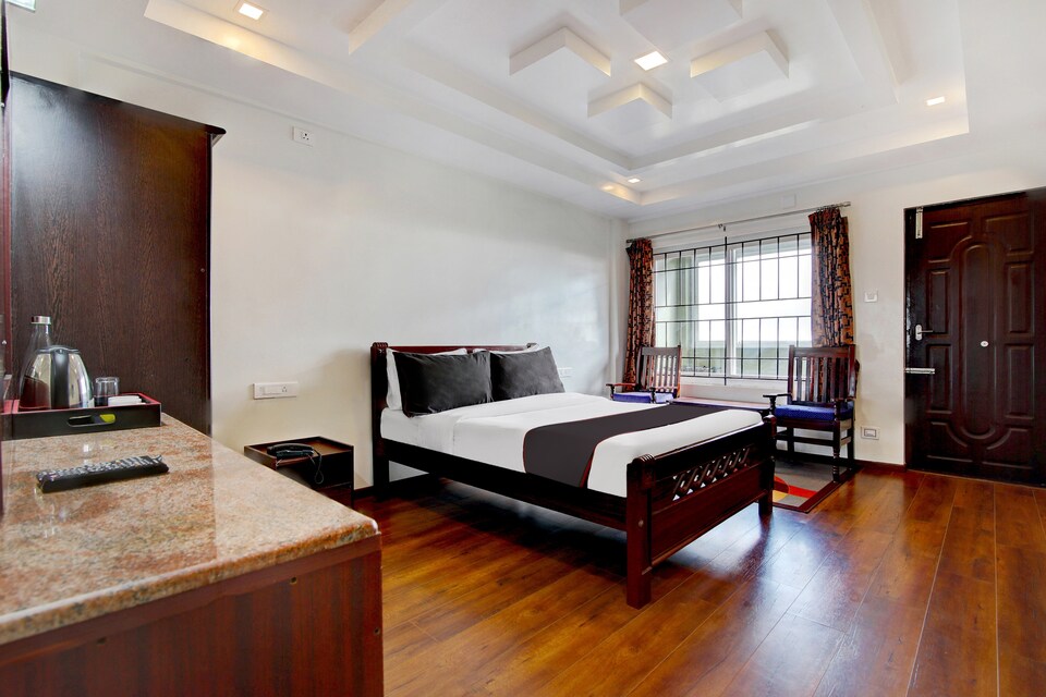 Collection O 50201 Hotel Premier Gol Park Chouraha, Chowk Allahabad, Prayagraj