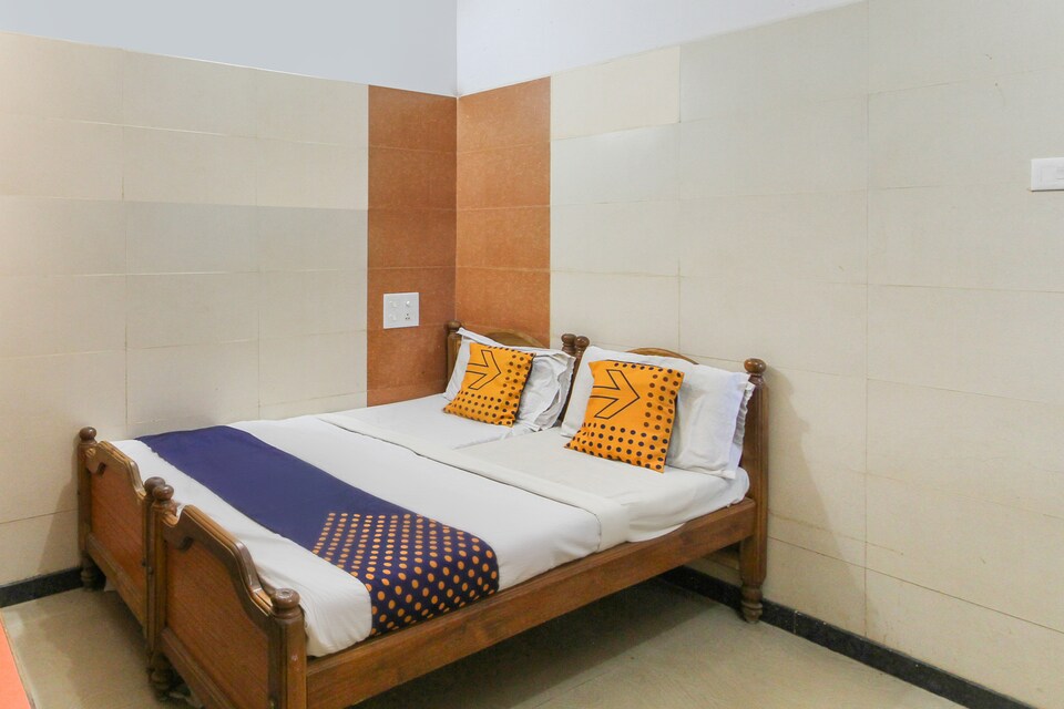 OYO 62695 Hotel NV, Hubli, Hubli-Dharwad