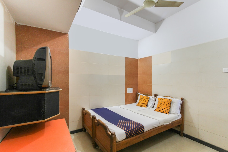 OYO 62695 Hotel NV, Hubli, Hubli-Dharwad