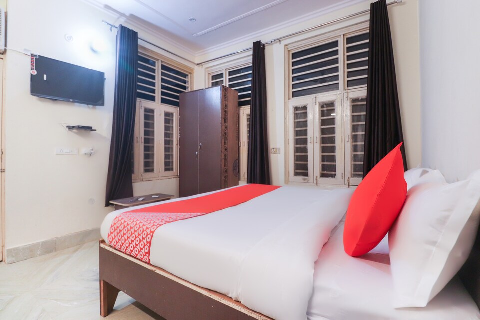 OYO 62711 Krishna Residency, Noida Stadium, Noida