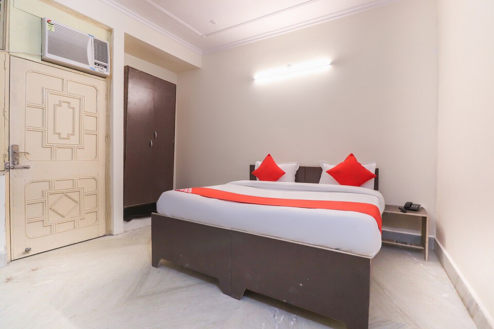 OYO 62711 Krishna Residency, Noida Stadium, Noida