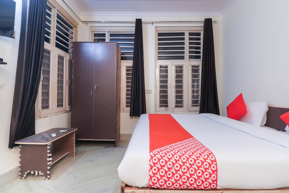 OYO 62711 Krishna Residency, Noida Stadium, Noida