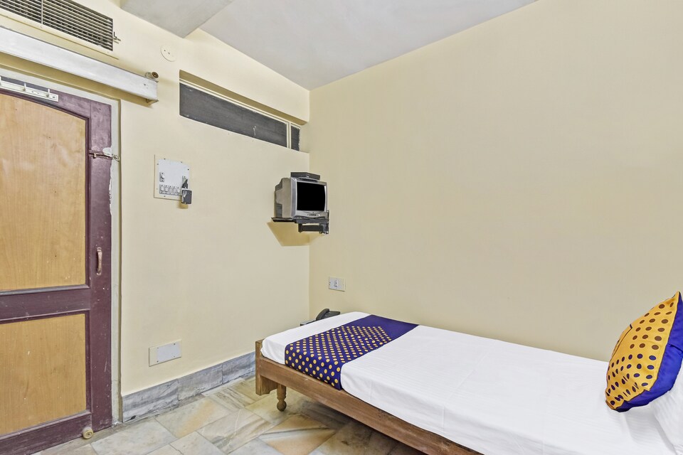 SPOT ON Hotel Sarfaraz Palace, Raja Park Jaipur, Jaipur