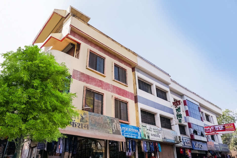 OYO 62744 Suindra Lodge, Navapur City, Nandurbar