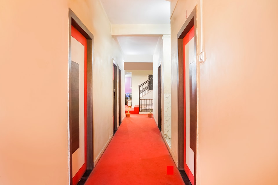 OYO 62744 Suindra Lodge, Navapur City, Nandurbar