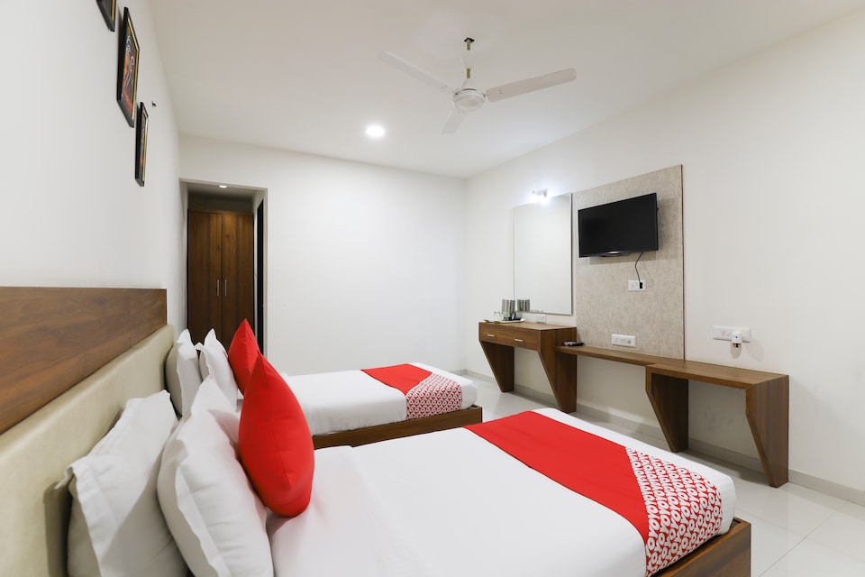 OYO 62751 Hotel Jay Shankar, Navsari, Navsari