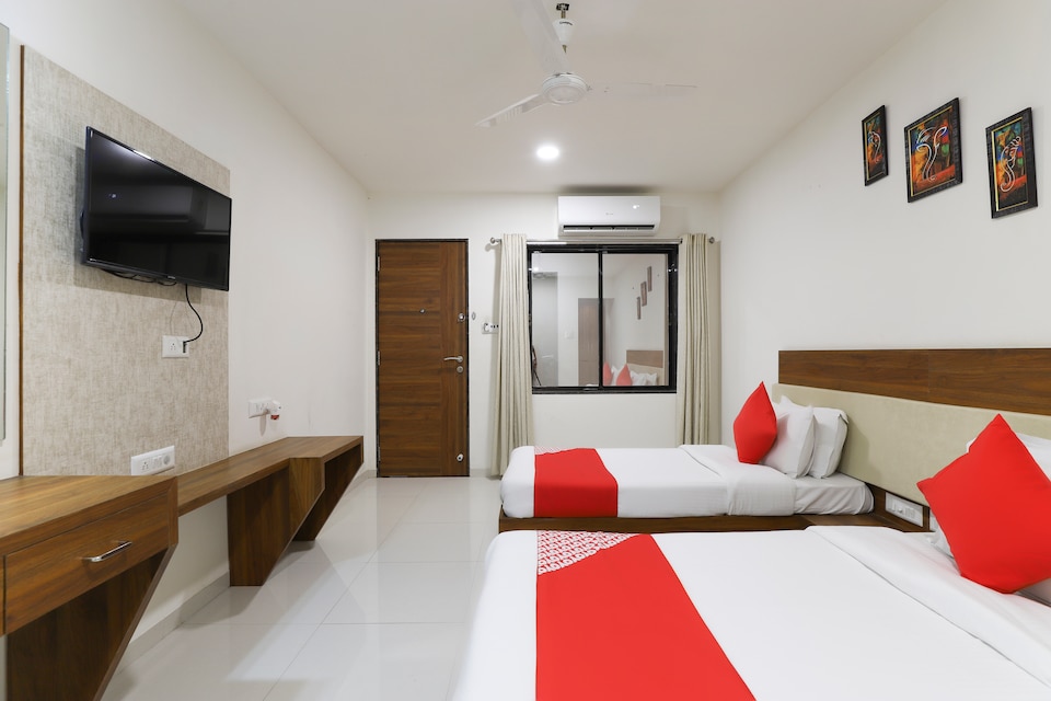 OYO 62751 Hotel Jay Shankar, Navsari, Navsari
