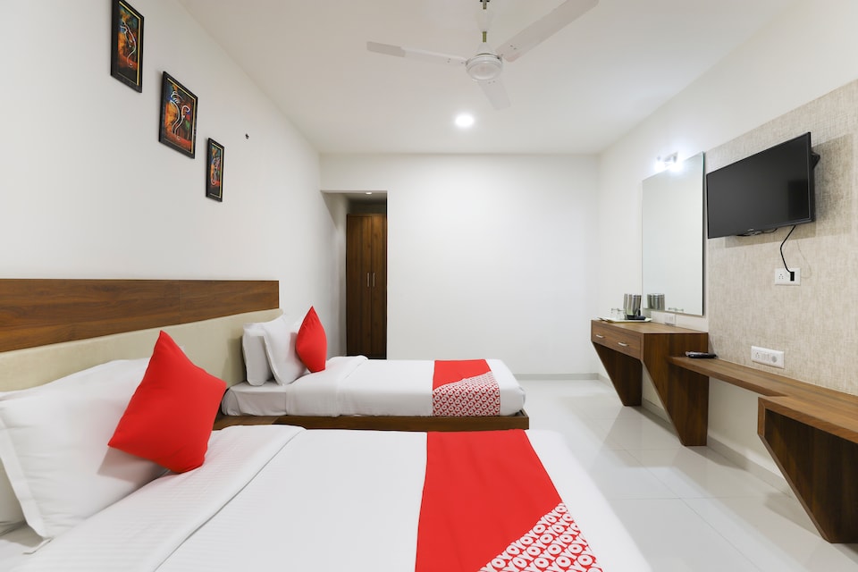 OYO 62751 Hotel Jay Shankar, Navsari, Navsari