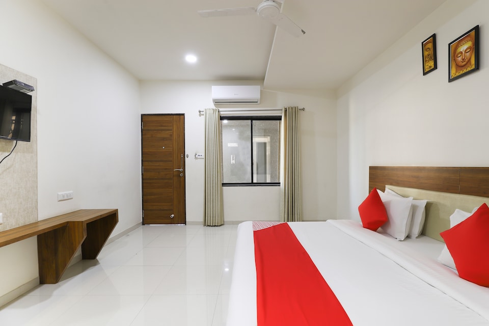 Hotel O Navasari Bus Terminal Formerly Jay Shankar, Navsari, Navsari