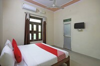 OYO Hotel Daksh