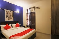 OYO M J Residency Near Bestech Central Square Mall