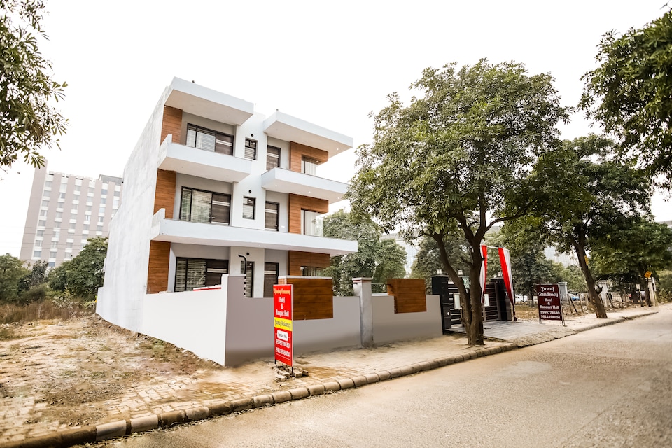 Capital O  62822 Yuvraj Residency, Sohna Road, Gurgaon