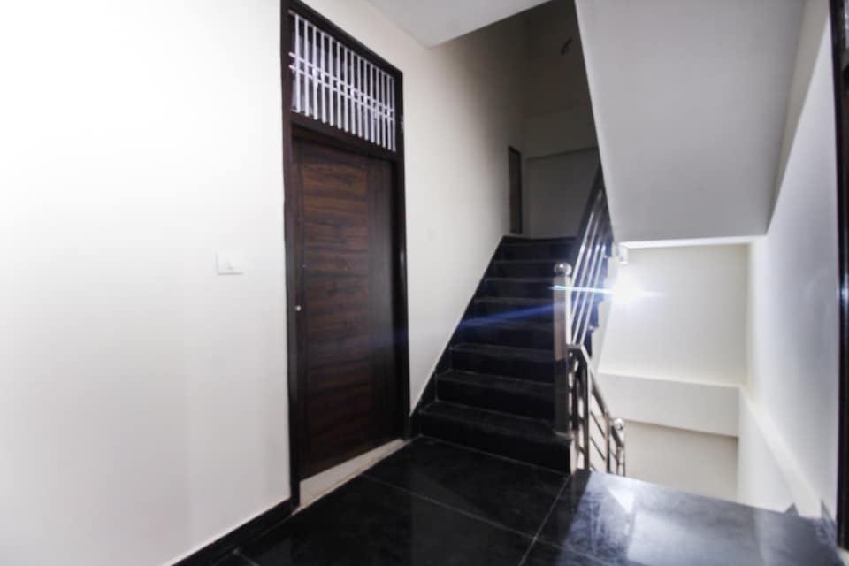Hotel O Krishna Cottage , Prem Mandir Vrindavan, Vrindavan