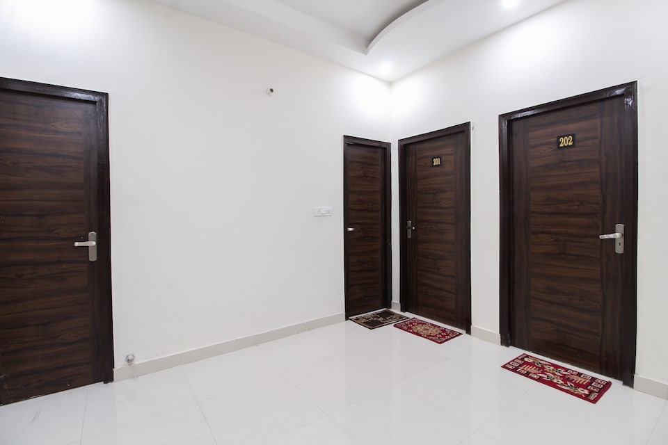 Hotel O Krishna Cottage , Prem Mandir Vrindavan, Vrindavan