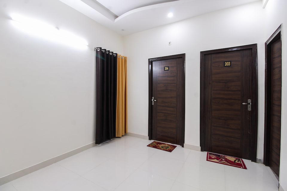 Hotel O Krishna Cottage , Prem Mandir Vrindavan, Vrindavan