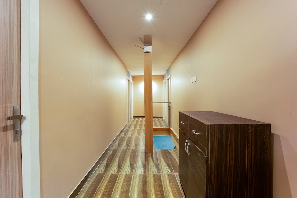 OYO 62882 Villa Palace, Mumbai International Airport, Mumbai