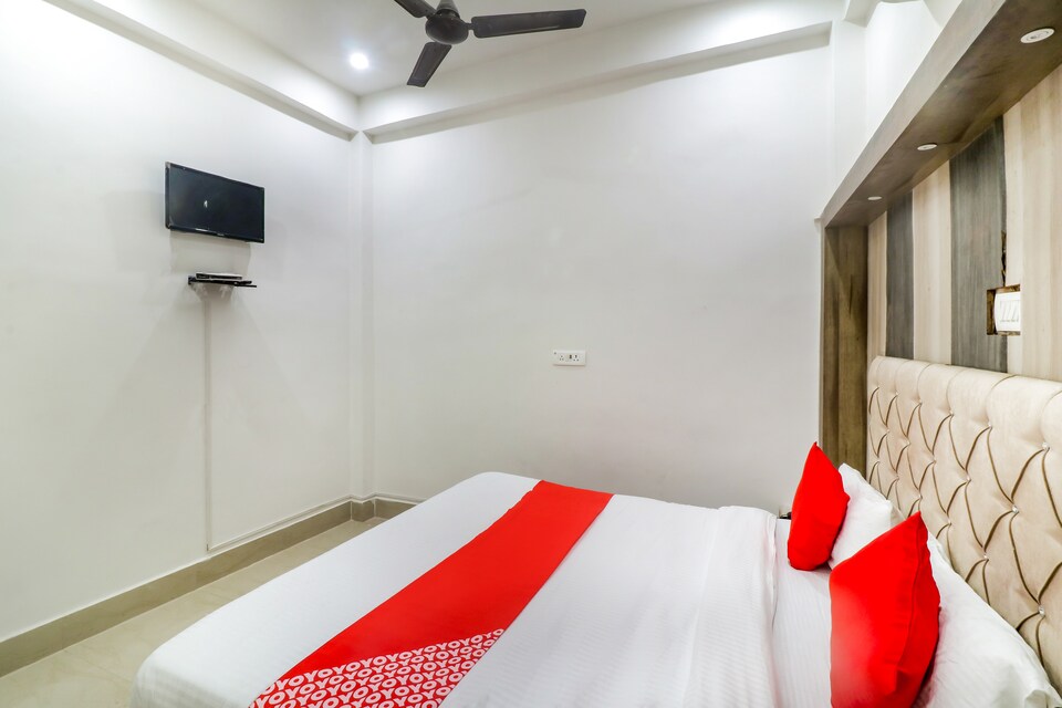 OYO 62915 Harikesh Villa, Rambagh Allahabad, Prayagraj