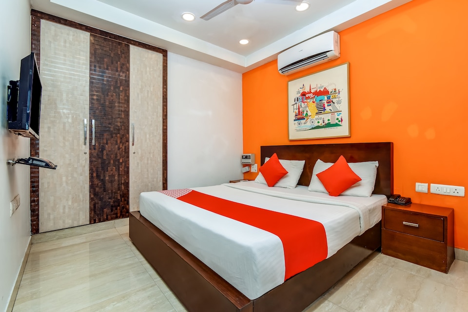 Collection O 512 Deer Park, AIIMS Delhi, Delhi