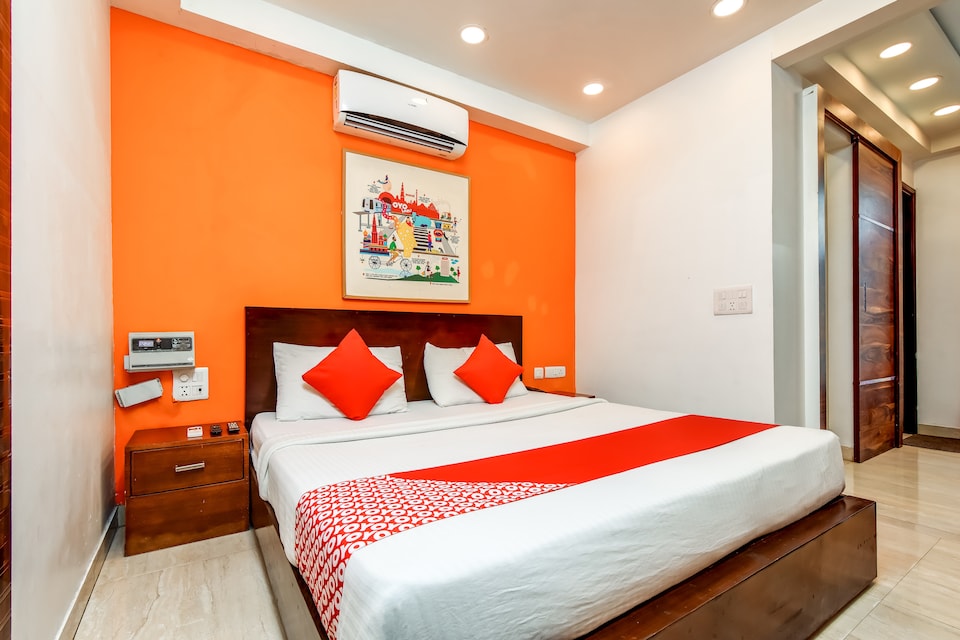 Collection O 512 Deer Park, AIIMS Delhi, Delhi