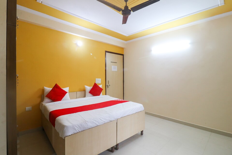 SPOT ON Hiteshi Homes Near Appu Ghar, Medanta, Gurgaon