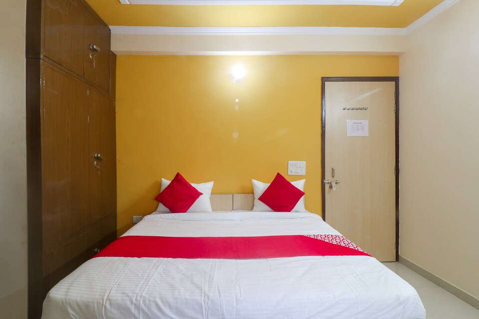 SPOT ON Hiteshi Homes Near Appu Ghar, Medanta, Gurgaon