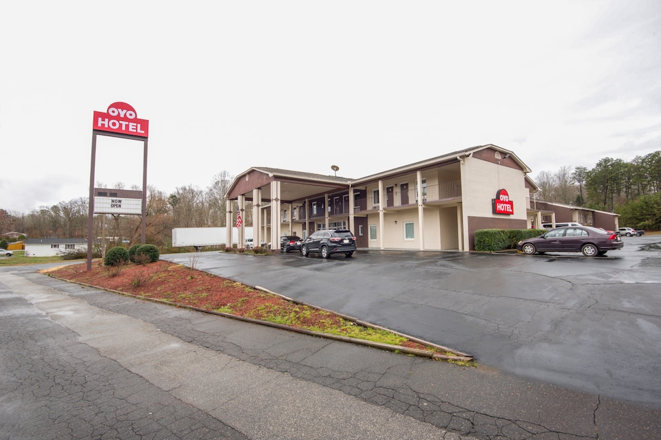 OYO Hotel Forest City NC Route 74, C28043, Forest City NC