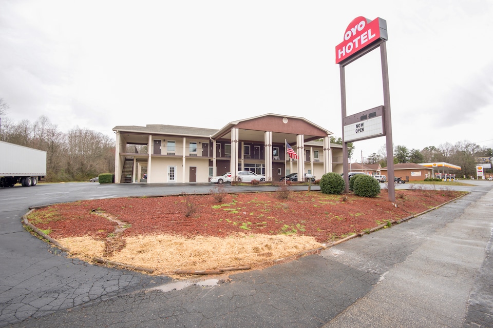 OYO Hotel Forest City NC Route 74, C28043, Forest City NC