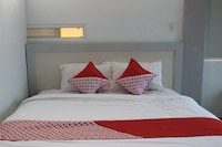 Townhouse Oak near Tugu Simpang Lima formerly GM Inn Hotel