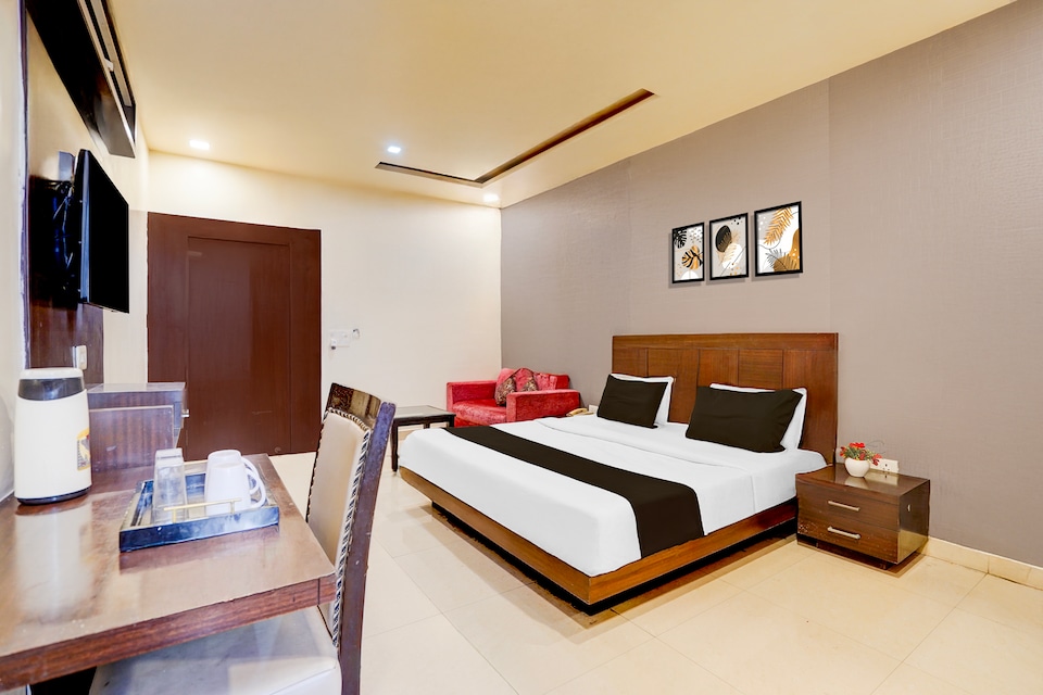 Super Townhouse Lalghati Near Airport, Airport Road - Bhopal, Bhopal