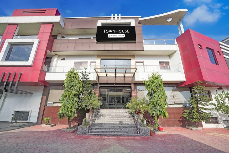 Super Townhouse Lalghati Near Airport, Airport Road - Bhopal, Bhopal