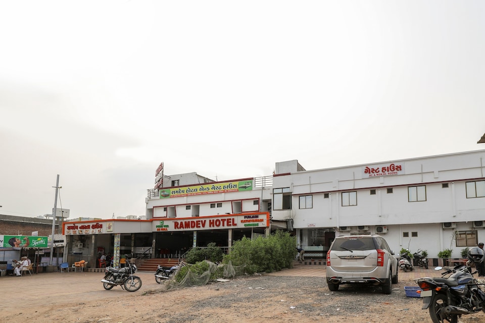 Collection O 62992 Shree Ram Dev Hotel, Alkapuri Vadodara, Vadodara