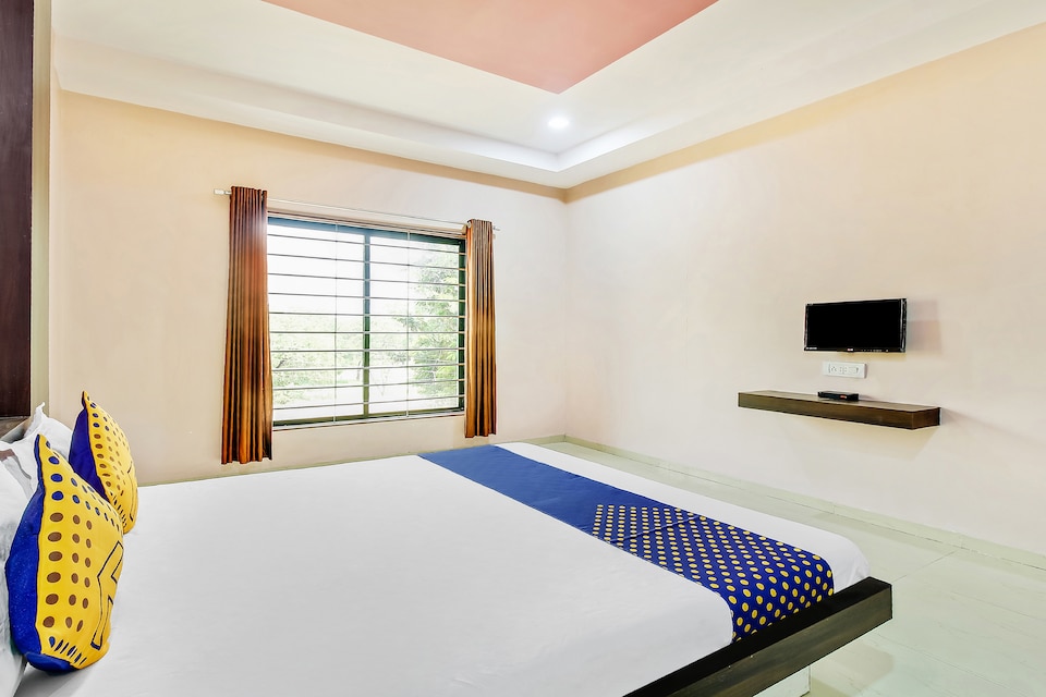SPOT ON 63012 Sanskruti Lodge, Malshiras, Solapur