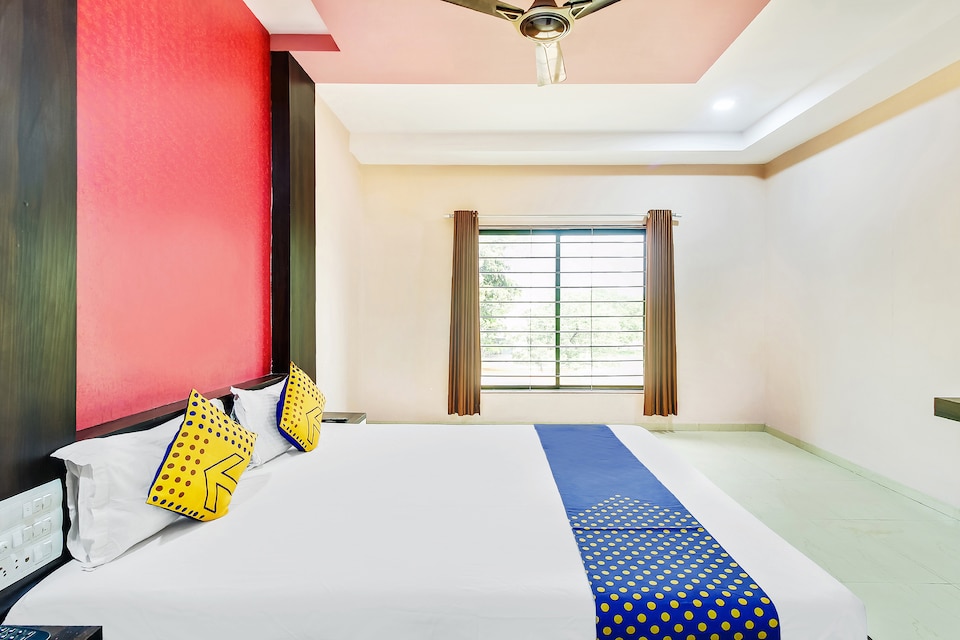 SPOT ON 63012 Sanskruti Lodge, Malshiras, Solapur