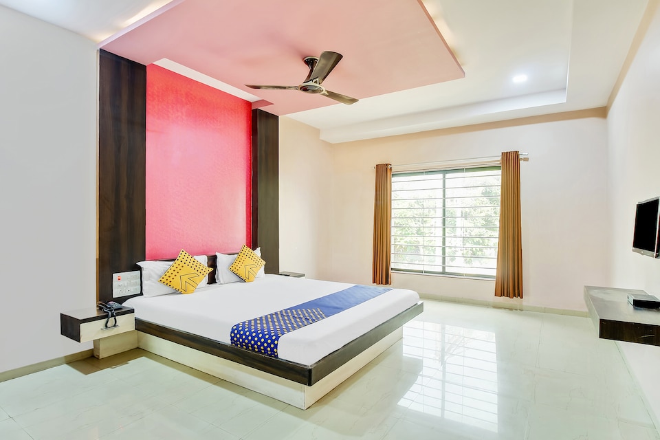 SPOT ON 63012 Sanskruti Lodge, Malshiras, Solapur