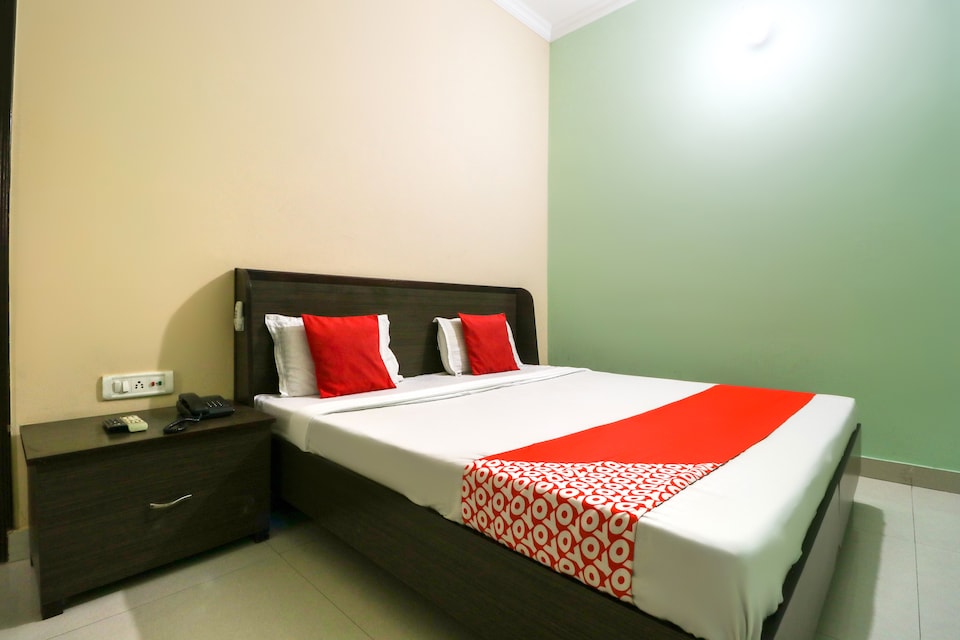 OYO 63033 Sukhjot Dhaba And Guest House, Ranjit Avenue Amritsar, Amritsar